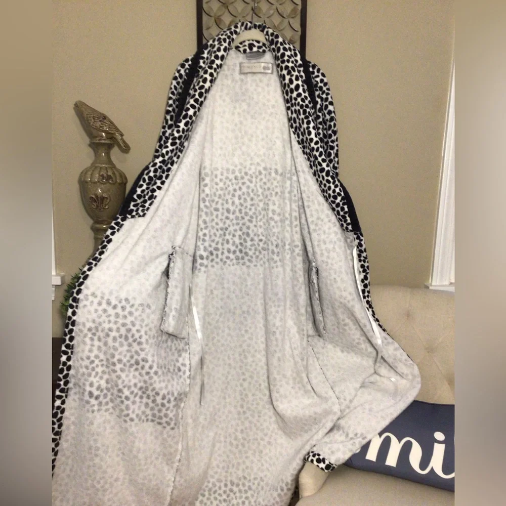 Provence Leopard Print Robe - Picture 3 of 4